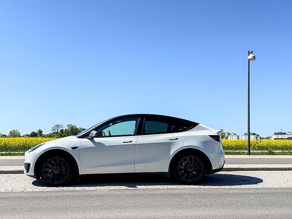 Tesla Model Y 6 of 16