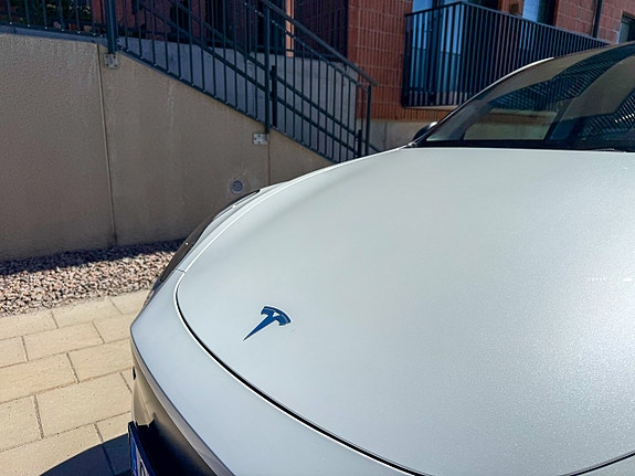 Tesla Model Y 11 of 16