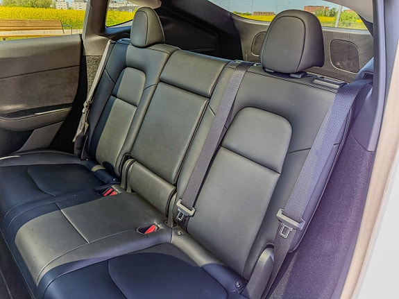 Tesla Model Y 15 of 16
