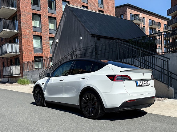 Tesla Model Y 3 of 16