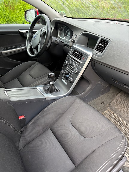 Volvo S60 4 of 5