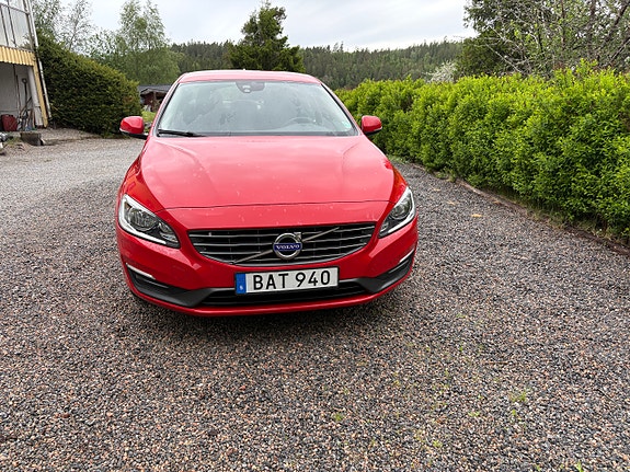 Volvo S60 2 of 5