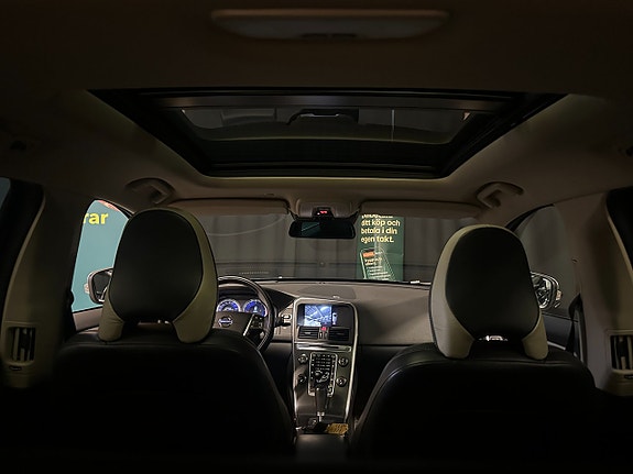 Volvo XC60 17 of 30