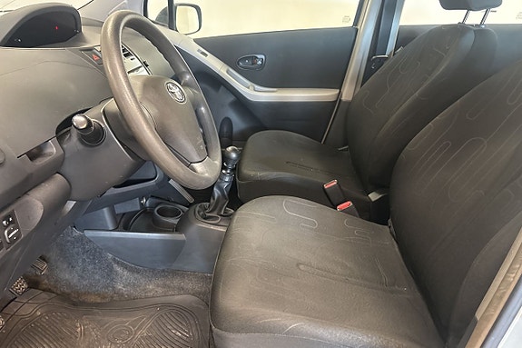Toyota Yaris 10 of 15