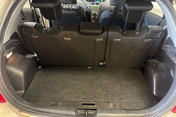 Toyota Yaris 13 of 15