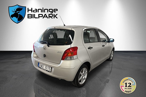 Toyota Yaris 6 of 15