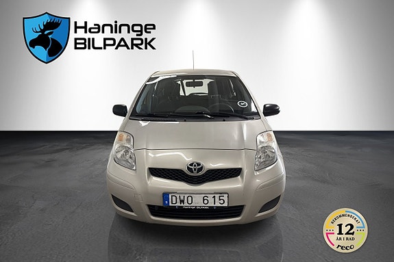 Toyota Yaris 3 of 15