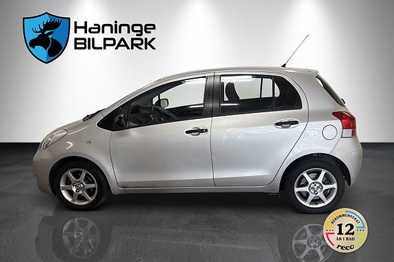 Toyota Yaris 9 of 15