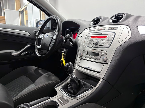 Ford Mondeo 21 of 25