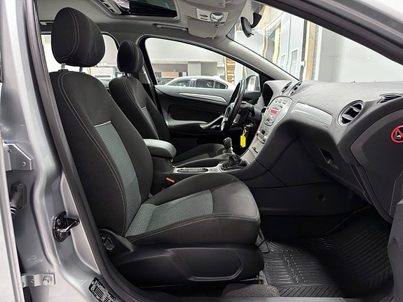 Ford Mondeo 22 of 25