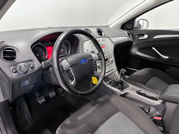 Ford Mondeo 15 of 25