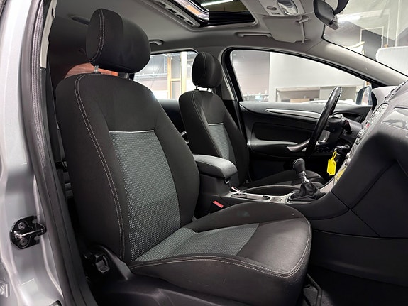 Ford Mondeo 23 of 25