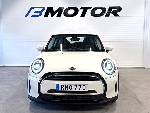 MINI Cooper 2 of 5