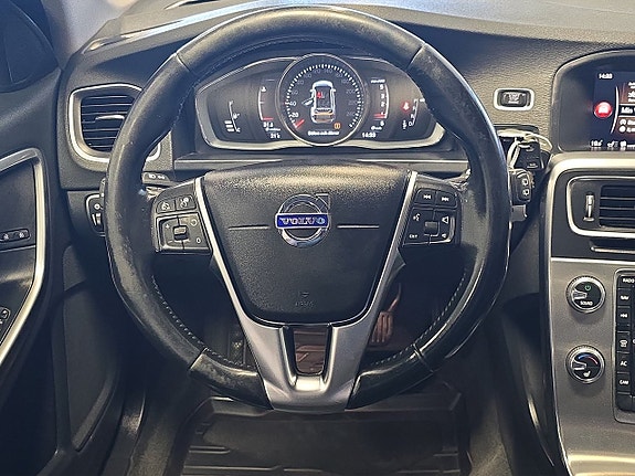 Volvo V60 Cross Country 16 of 17