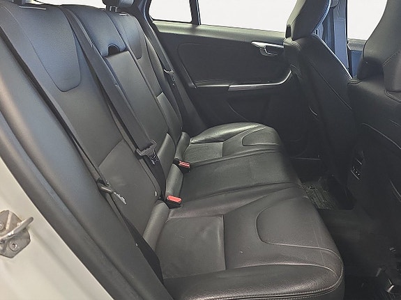 Volvo V60 Cross Country 13 of 17