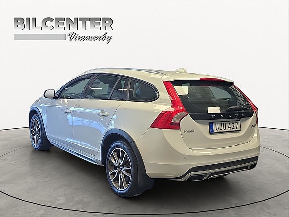 Volvo V60 Cross Country 4 of 17