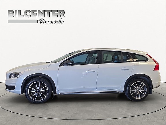 Volvo V60 Cross Country 3 of 17