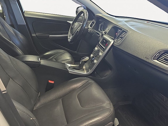 Volvo V60 Cross Country 12 of 17