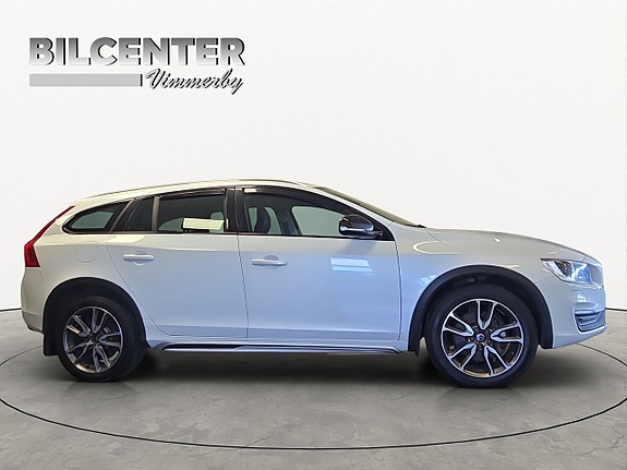 Volvo V60 Cross Country 7 of 17