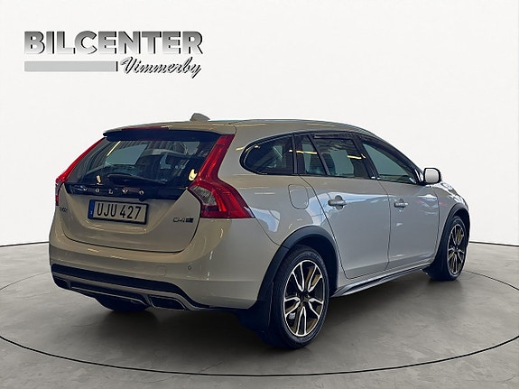 Volvo V60 Cross Country 6 of 17