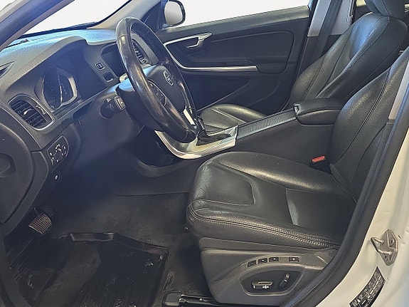 Volvo V60 Cross Country 10 of 17