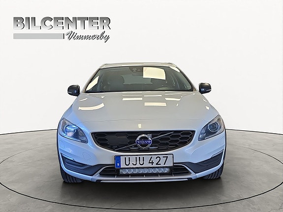 Volvo V60 Cross Country 8 of 17