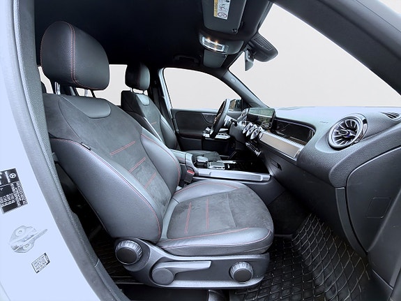 Mercedes-Benz GLB200 d 11 of 19