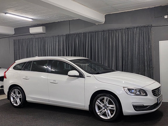 Volvo V60 2 of 5