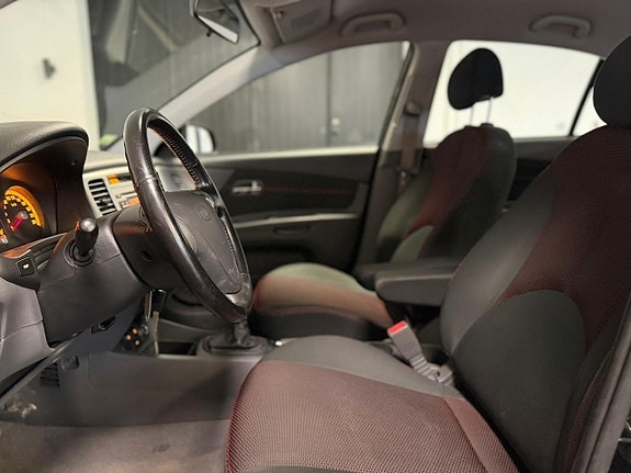 Kia Rio 7 of 15