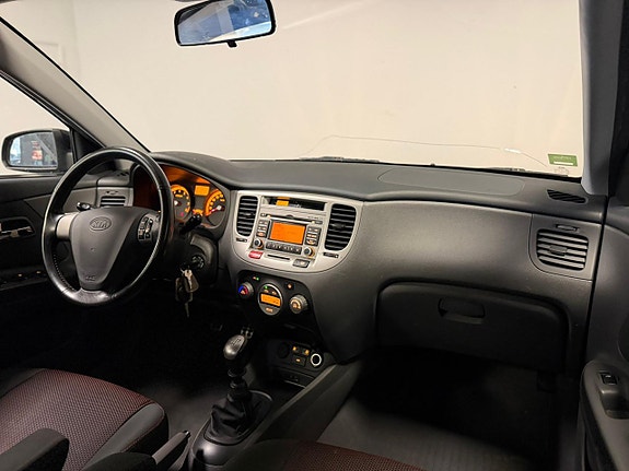 Kia Rio 9 of 15