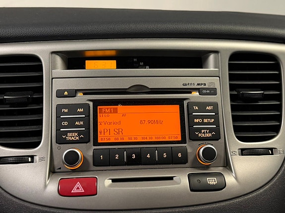 Kia Rio 11 of 15