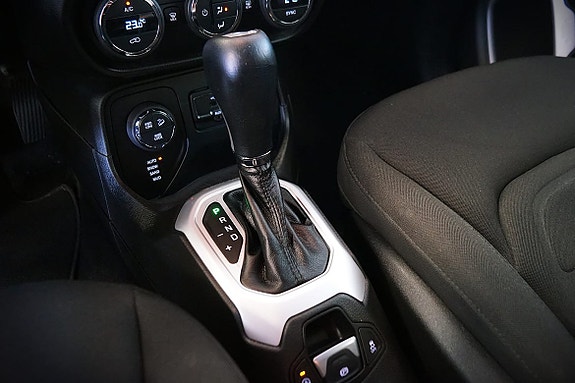 Jeep Renegade 17 of 22