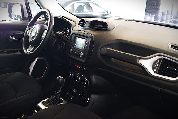Jeep Renegade 19 of 22