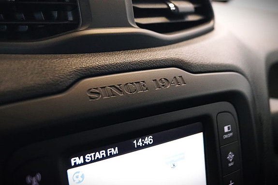 Jeep Renegade 16 of 22