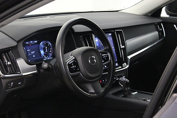 Volvo V90 10 of 21