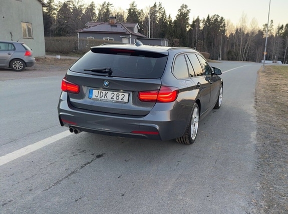 BMW 320d 3 of 5