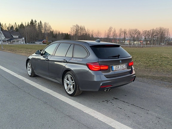 BMW 320d 4 of 5