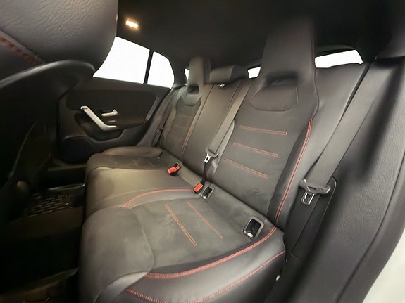 Mercedes-Benz CLA200 d 28 of 30