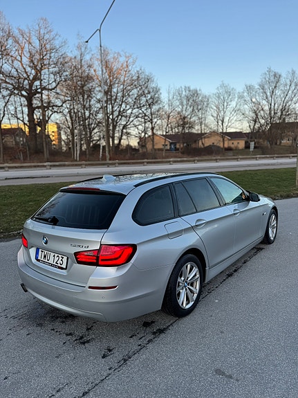 BMW 520d 3 of 5
