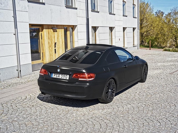 BMW 325i 4 of 5
