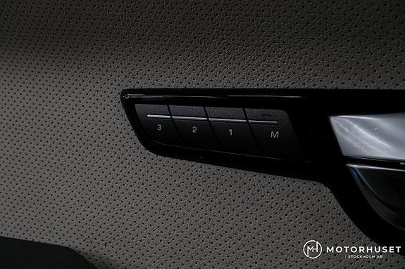 Land Rover Range Rover Evoque 17 of 21