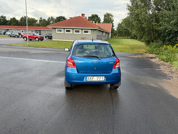 Toyota Yaris 5 of 5