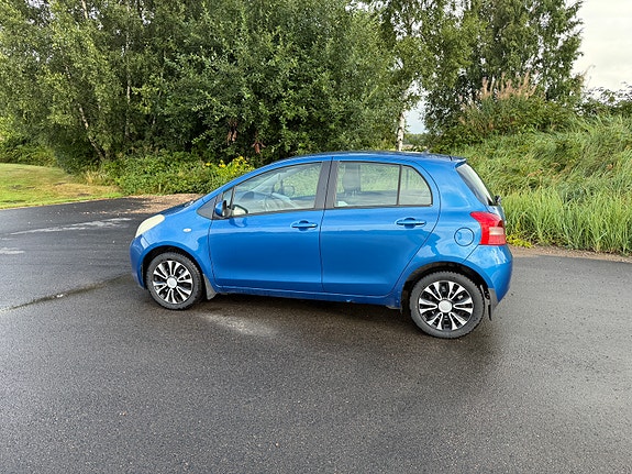Toyota Yaris 4 of 5