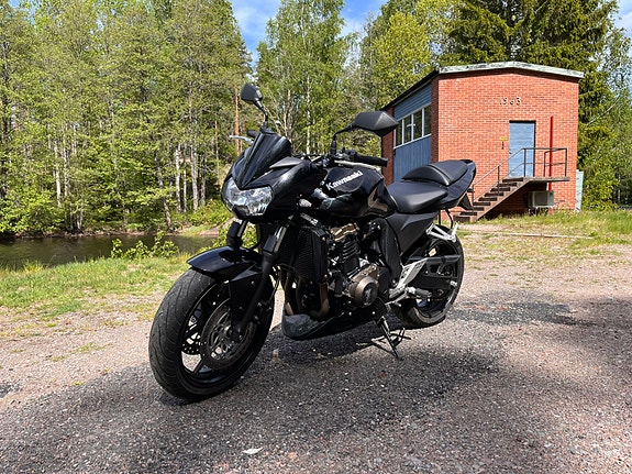 Kawasaki Z750 4 of 5