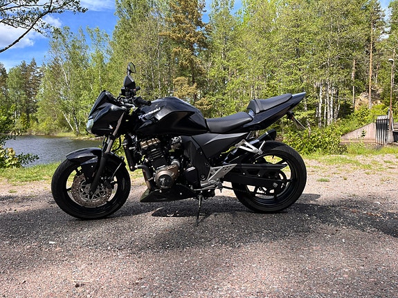 Kawasaki Z750 3 of 5