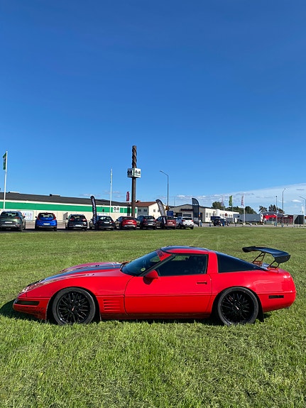 Chevrolet Corvette 4 of 9