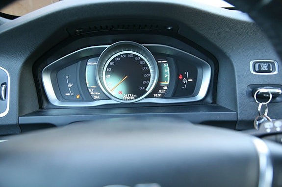 Volvo V60 14 of 25