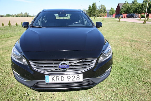 Volvo V60 2 of 25