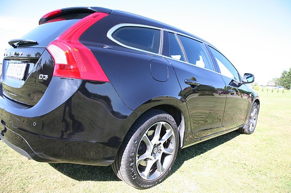Volvo V60 13 of 25