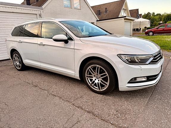 Volkswagen Passat 2 of 5